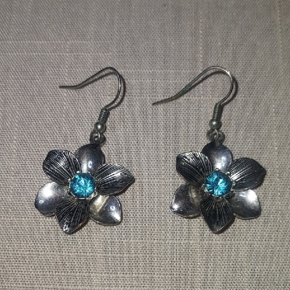 Premier Designs Garden Gate Earrings - Picture 1 of 7